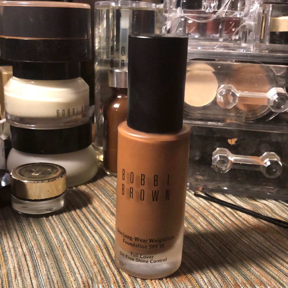 Bobbi brown skin long-even weightless foundation!